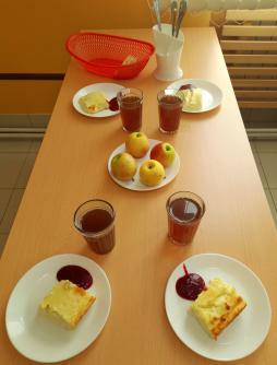 Завтрак:
Пудинг творожный с протёртыми ягодами,
Батон «Подмосковный»,
Чай с сахаром,
Фрукт свежий.